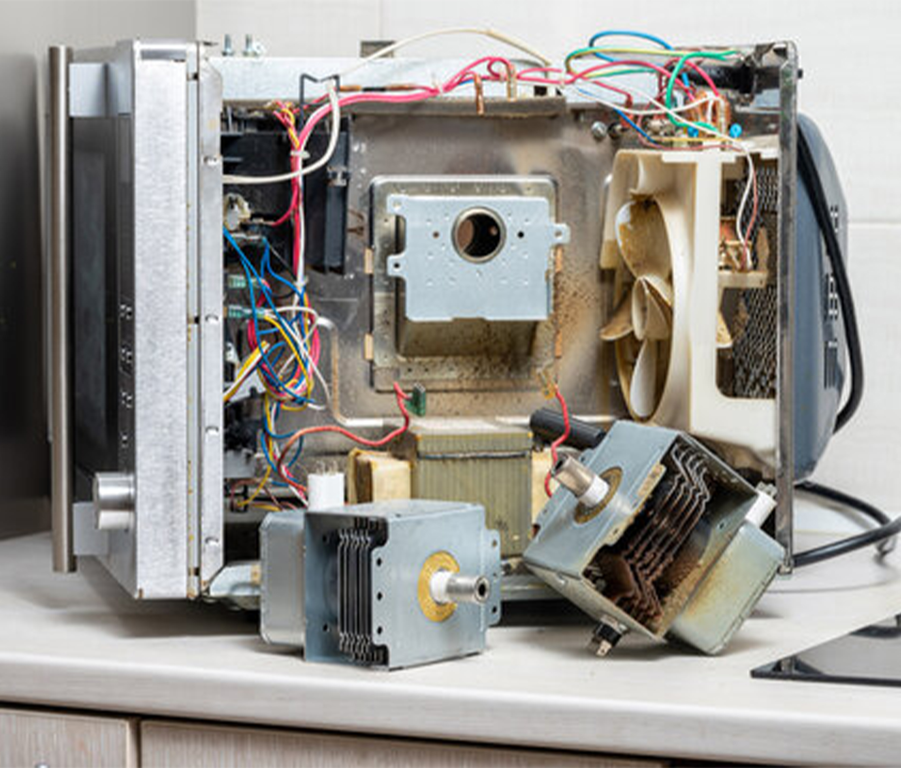 leunit_microwave_parts_repairing-_services_2.jpg